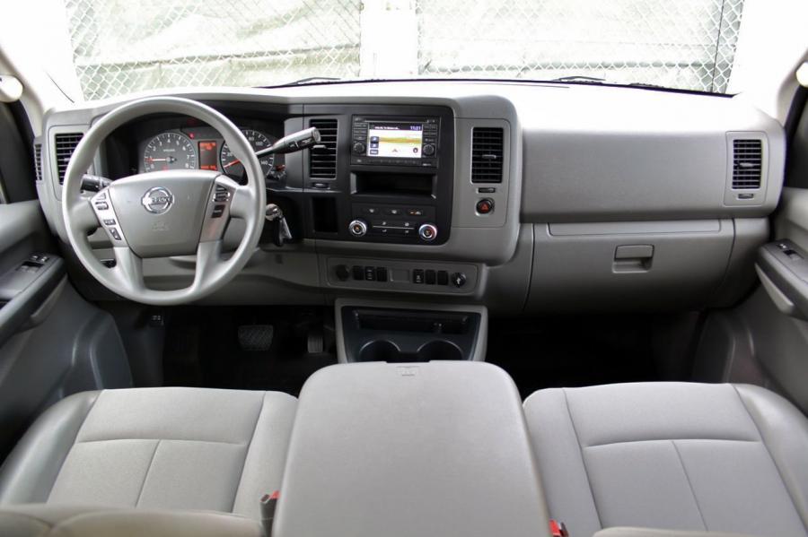  Nissan NV2500 HD 2012 года  (фото 14 из 38)